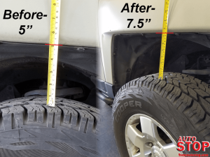 Before and after picture of a leveling kit on a Toyota FJ that shows a difference of 2.5 inch right height improvement
